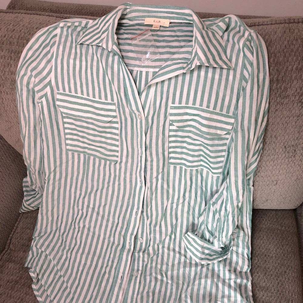 NWOT Soft and flowing long sleeve top!
